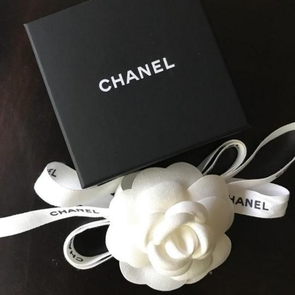 NIB Large CHANEL Brooch - Picture 2 of 12